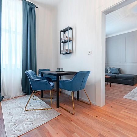 City Appartement Wagram Am Hauptbahnhof Sankt Poelten Exterior photo